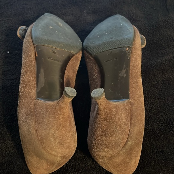 Vintage Prada kitten heel buckle front heels. Brown suede. - Picture 3 of 4